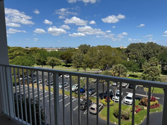 3510 Oaks Way 605, Pompano Beach, FL 33069