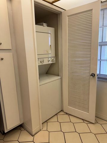 3510 Oaks Way 605, Pompano Beach, FL 33069
