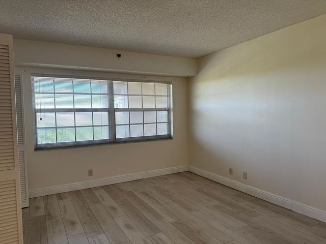 3510 Oaks Way 605, Pompano Beach, FL 33069