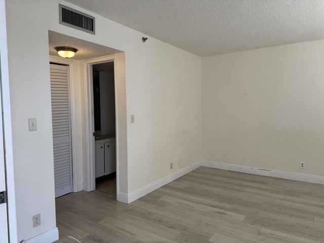3510 Oaks Way 605, Pompano Beach, FL 33069