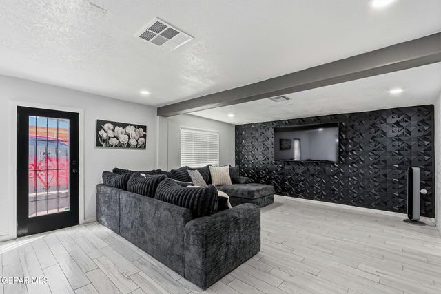 7740 PHOENIX Avenue, El Paso, TX 79915