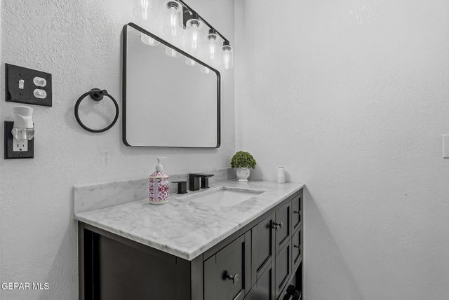 7740 PHOENIX Avenue, El Paso, TX 79915