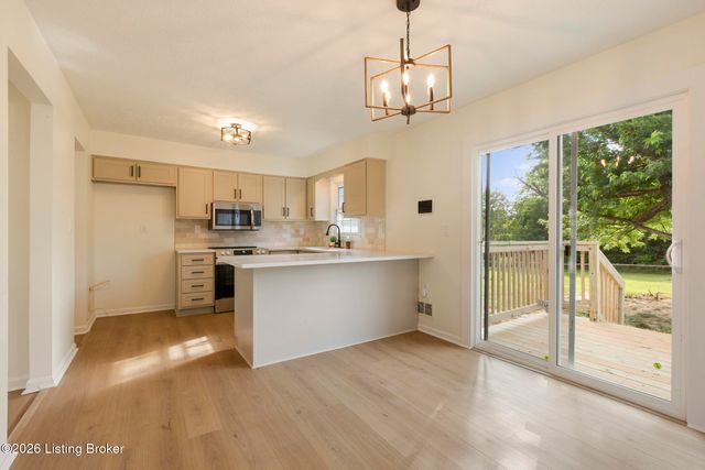 3902 Bristol Oaks Dr, Jeffersontown, KY 40299