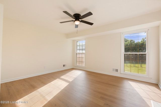 3902 Bristol Oaks Dr, Jeffersontown, KY 40299