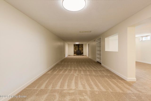 3902 Bristol Oaks Dr, Jeffersontown, KY 40299