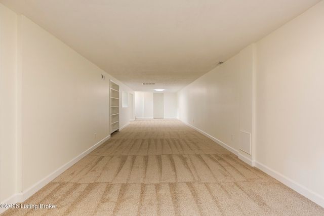 3902 Bristol Oaks Dr, Jeffersontown, KY 40299
