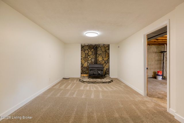 3902 Bristol Oaks Dr, Jeffersontown, KY 40299