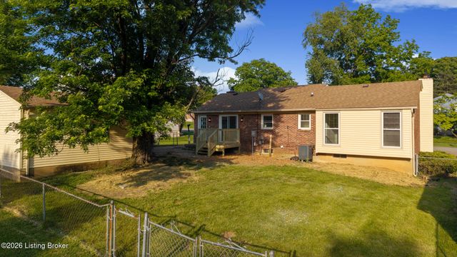 3902 Bristol Oaks Dr, Jeffersontown, KY 40299
