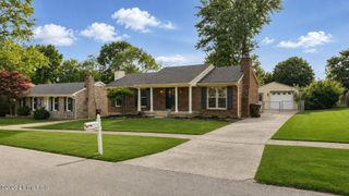 3902 Bristol Oaks Dr, Jeffersontown, KY 40299