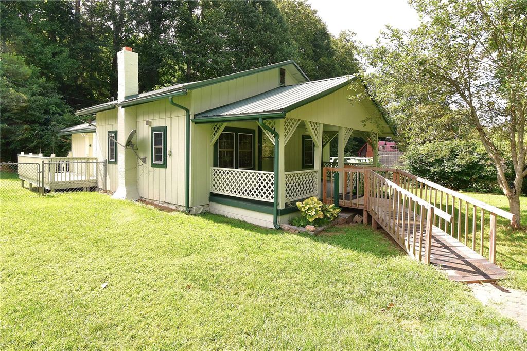 2124 Pisgah Highway, Candler, NC 28715