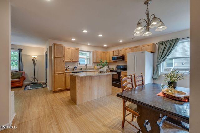 306 West Chestnut Street, Johnson City, TN 37604