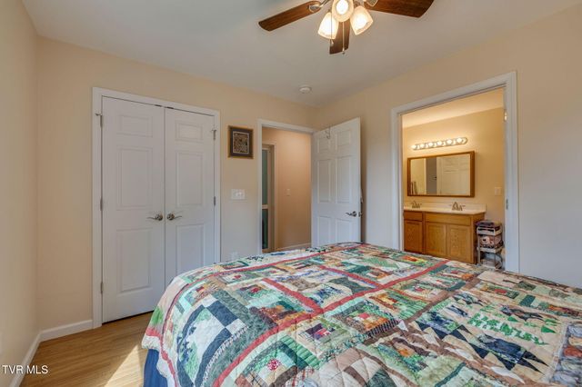 306 West Chestnut Street, Johnson City, TN 37604