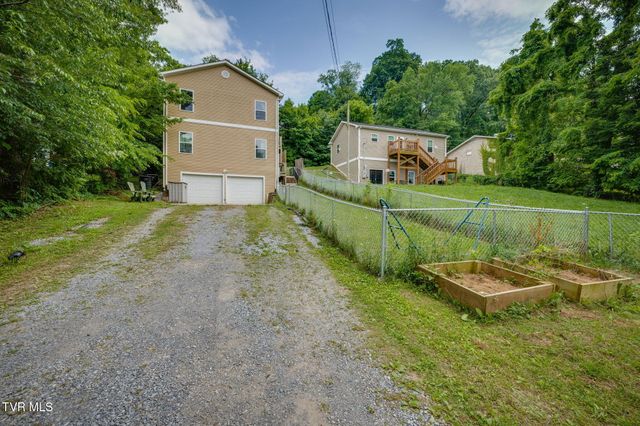 306 West Chestnut Street, Johnson City, TN 37604