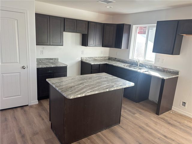 999 Berk Ave, Kingman, AZ 86409