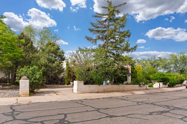 1949 Hano Road, Santa Fe, NM 87505