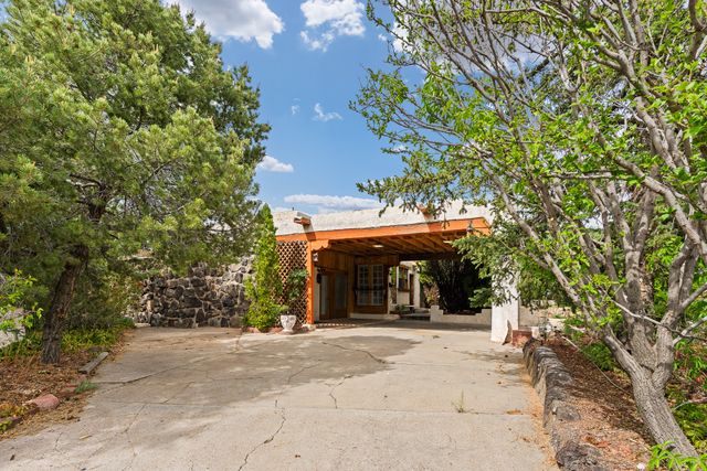 1949 Hano Road, Santa Fe, NM 87505