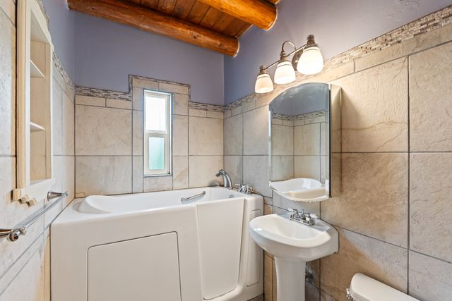 1949 Hano Road, Santa Fe, NM 87505