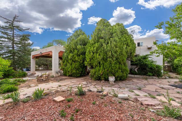 1949 Hano Road, Santa Fe, NM 87505