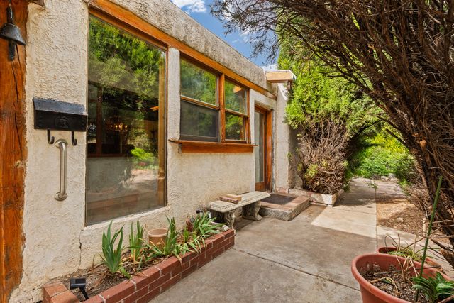 1949 Hano Road, Santa Fe, NM 87505