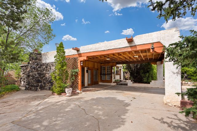 1949 Hano Road, Santa Fe, NM 87505