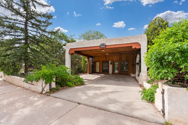 1949 Hano Road, Santa Fe, NM 87505