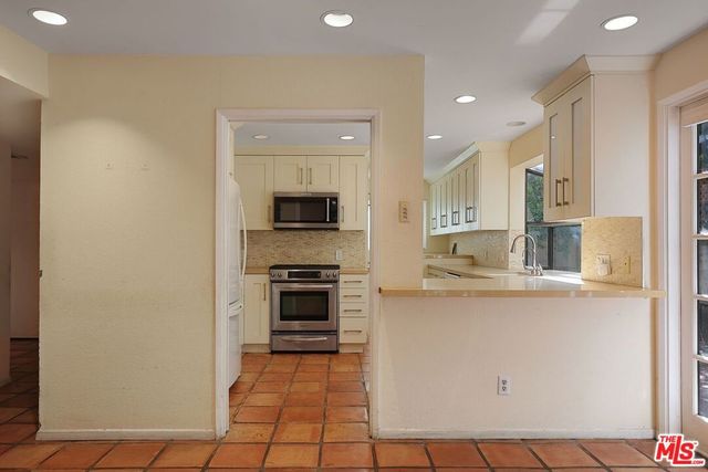 11601 Montana Avenue 6, Los Angeles, CA 90049