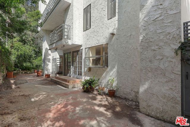11601 Montana Avenue 6, Los Angeles, CA 90049