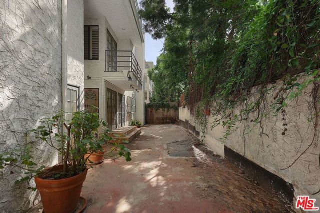 11601 Montana Avenue 6, Los Angeles, CA 90049