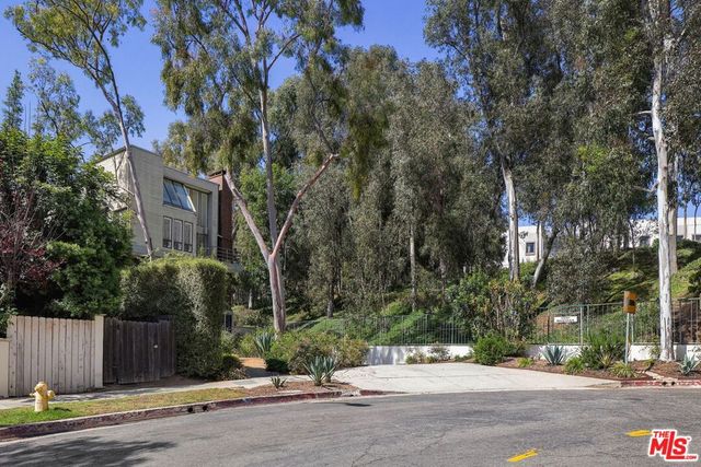 11601 Montana Avenue 6, Los Angeles, CA 90049