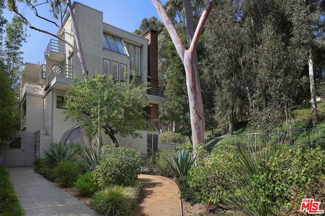 11601 Montana Avenue 6, Los Angeles, CA 90049