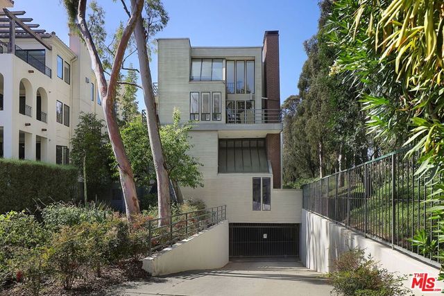 11601 Montana Avenue 6, Los Angeles, CA 90049