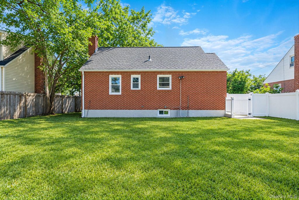 167 Stanton Boulevard, Uniondale, NY 11553 — photo 5