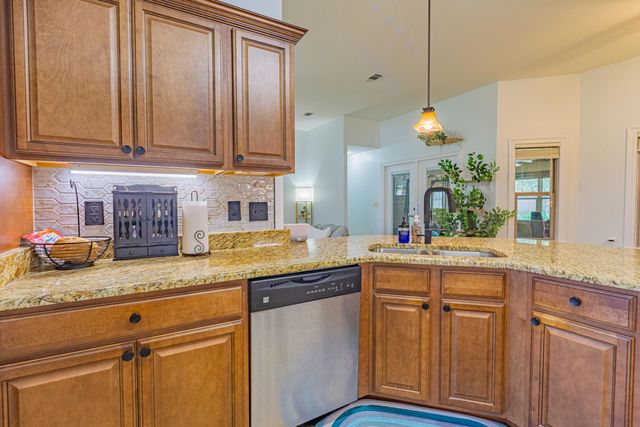6639 Castlewood Street, Navarre, FL 32566