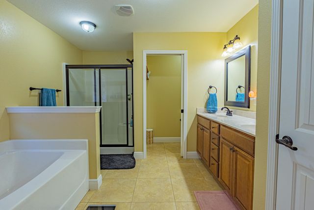 6639 Castlewood Street, Navarre, FL 32566