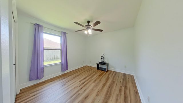 6639 Castlewood Street, Navarre, FL 32566