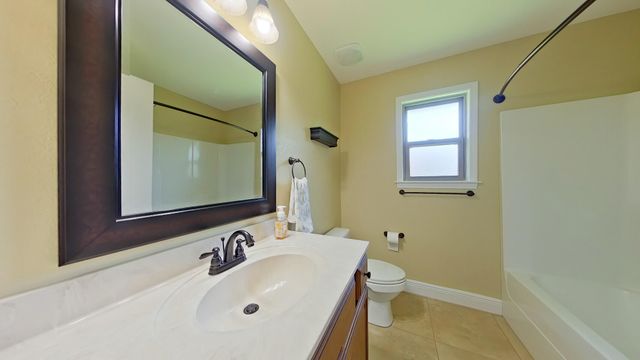 6639 Castlewood Street, Navarre, FL 32566