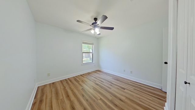 6639 Castlewood Street, Navarre, FL 32566