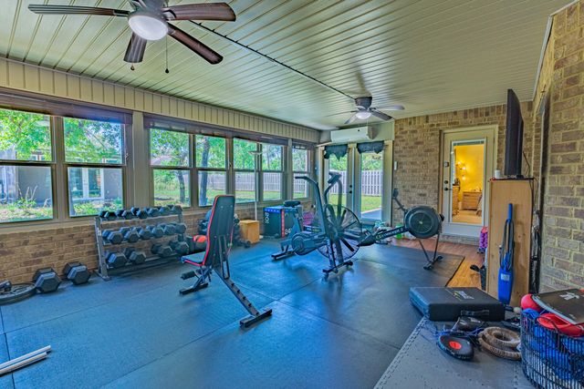 6639 Castlewood Street, Navarre, FL 32566