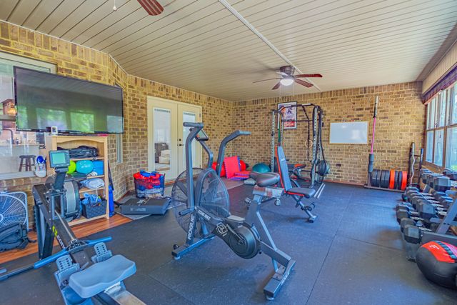 6639 Castlewood Street, Navarre, FL 32566