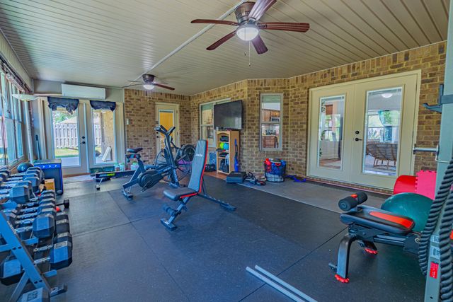 6639 Castlewood Street, Navarre, FL 32566