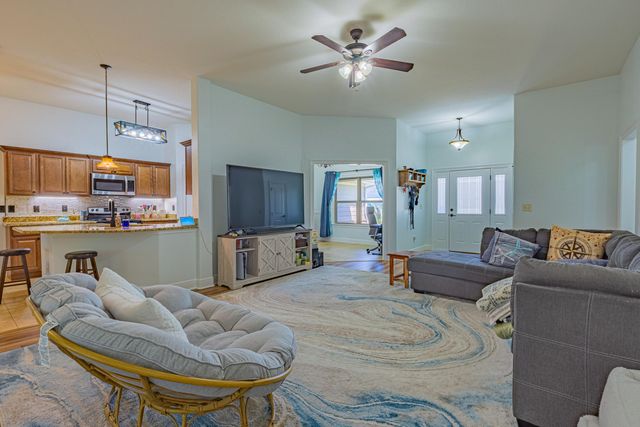 6639 Castlewood Street, Navarre, FL 32566