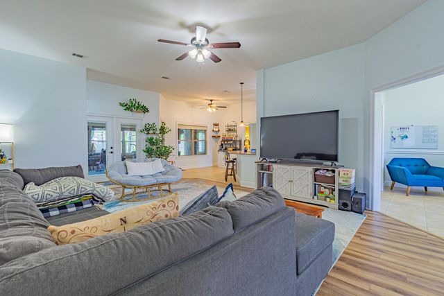 6639 Castlewood Street, Navarre, FL 32566