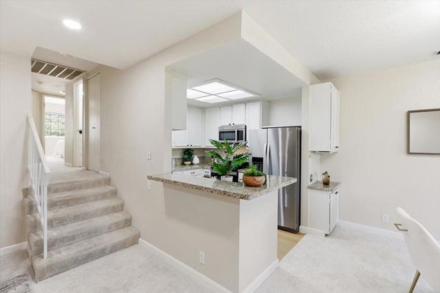 479 Costa Mesa Terrace B, Sunnyvale, CA 94085