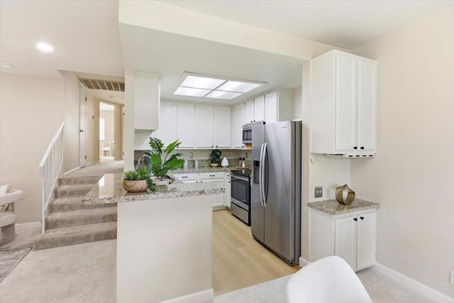 479 Costa Mesa Terrace B, Sunnyvale, CA 94085