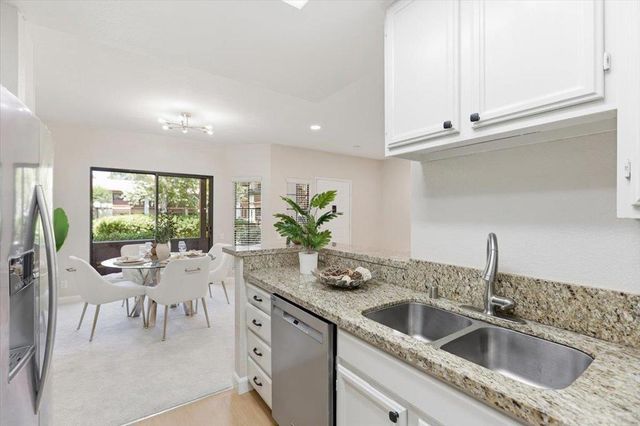 479 Costa Mesa Terrace B, Sunnyvale, CA 94085