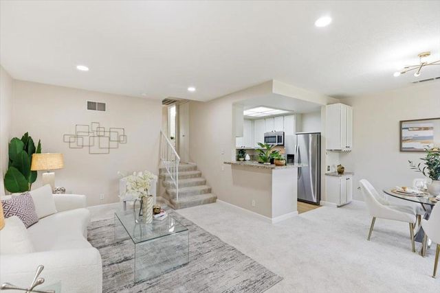 479 Costa Mesa Terrace B, Sunnyvale, CA 94085