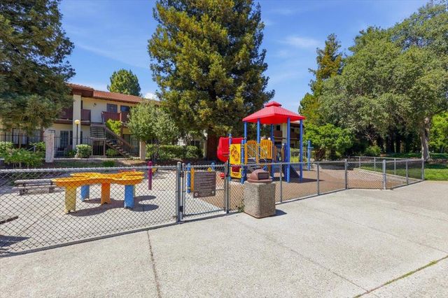 479 Costa Mesa Terrace B, Sunnyvale, CA 94085
