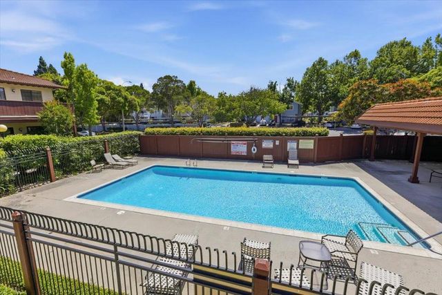 479 Costa Mesa Terrace B, Sunnyvale, CA 94085