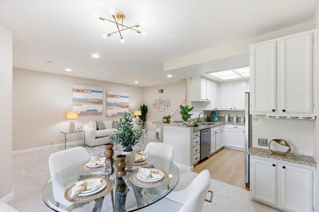479 Costa Mesa Terrace B, Sunnyvale, CA 94085