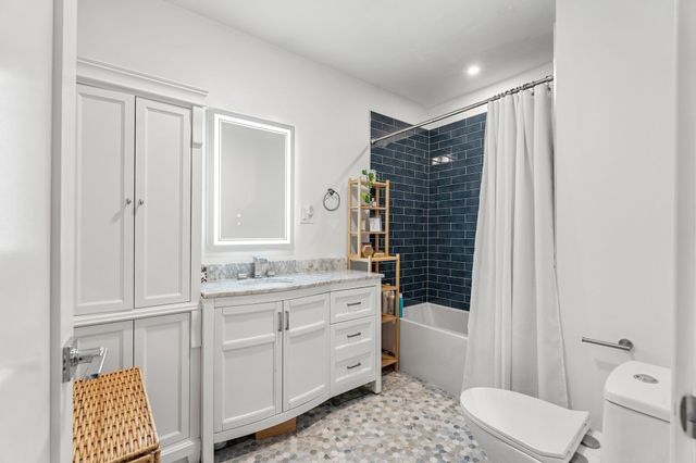 784 East 4th 1, Boston, MA 02127